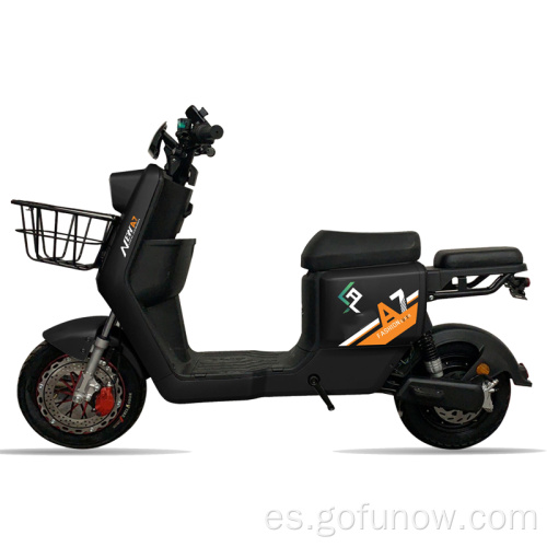 Saca la bicicleta eléctrica de entrega de scooter eléctrico